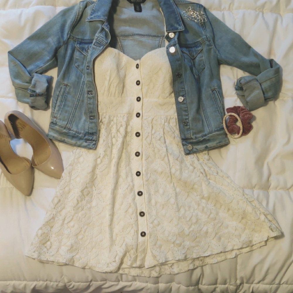 -$3/12$-Cream Lace Buttoned Dress
